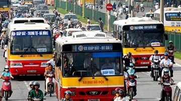 Khi xe bus đi ẩu bất chấp mạng người
