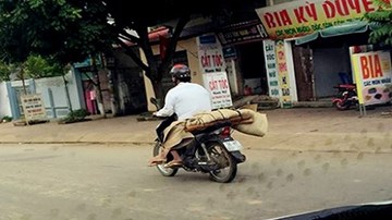 Vụ chở thi thể người bằng xe máy: Người sắp chết có quyền gì?