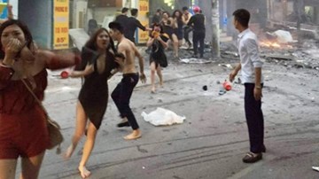 Nhân chứng kể phút khách chạy khỏi quán karaoke bốc cháy ở HN