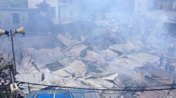 Hà Nội: Cháy lớn tại khu lán trại công nhân