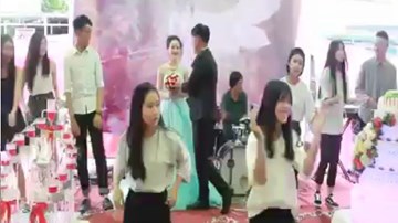Chú rể nhảy flashmob 