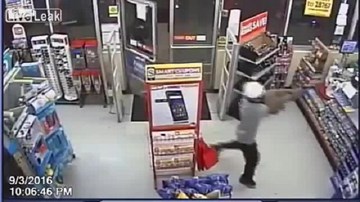 Cầm súng đi cướp cửa hàng, nhảy nhót 'uốn éo' trước camera giám sát