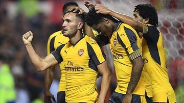 Xhaka lập siêu phẩm, Arsenal thắng 