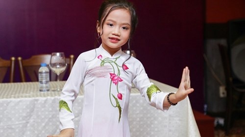 Xác lập kỷ lục ca nương nhỏ tuổi nhất Việt Nam