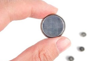 Bé gái 2 tuổi tử vong vì nuốt phải cục pin đồ chơi