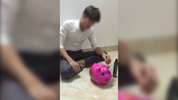 Bạn gái bỏ vì không SH, chàng trai đập lợn và cái kết bất ngờ