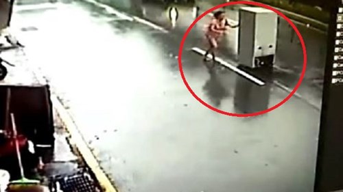 Tủ lạnh bị thổi như bay trong bão Megi ở Đài Loan