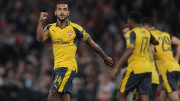 Theo Walcott lập cú đúp, Arsenal bỏ túi 3 điểm