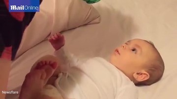 Bé 3 tháng tuổi bập bẹ nói 'I love you' khiến mẹ kinh ngạc