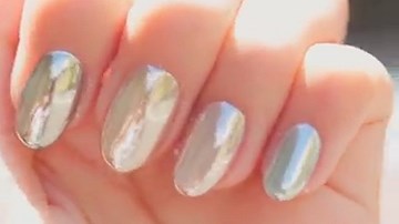 Mẹo sơn móng tay bóng như gương không thể bỏ qua