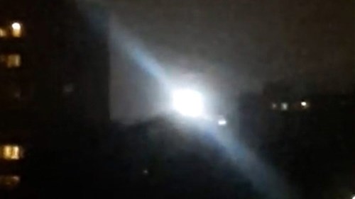 Nga: UFO sáng rực cả bầu trời cạnh tòa nhà chung cư
