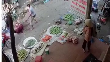 Chém nhau kinh hoàng giữa chợ, 2 người thương vong