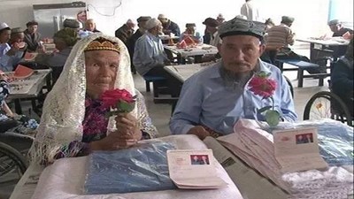 Cụ ông 71 cưới cụ bà 114 tuổi sau 1 năm theo đuổi