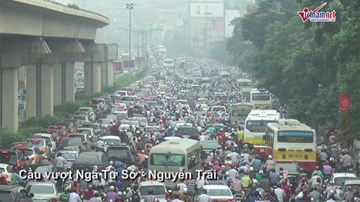 Tạt đầu, lấn làn: Chân cầu vượt tắc toàn tập