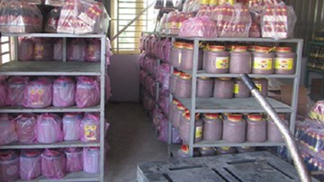 Chủ cơ sở cũng không biết sản xuất tương ớt từ chất bột lạ là gì