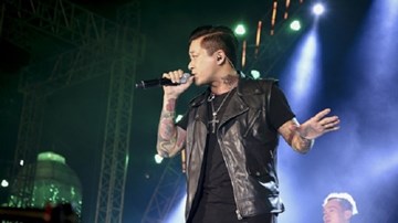 'Happy Birthday' phiên bản cải lương của Tuấn Hưng khiến fan 'phát cuồng'