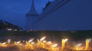 Thái Lan thức xuyên đêm, thắp triệu ngọn nến cầu nguyện cho đức vua