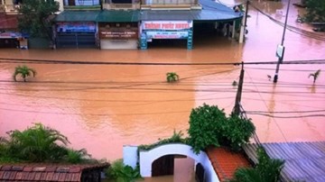 Hình ảnh hàng nghìn ngôi nhà nước lũ dâng ngập tận nóc