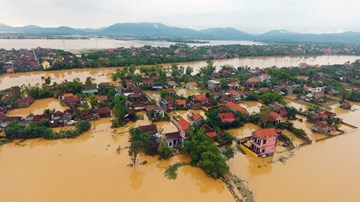 Hình ảnh nước mênh mông đến thắt lòng nơi rốn lũ Hà Tĩnh