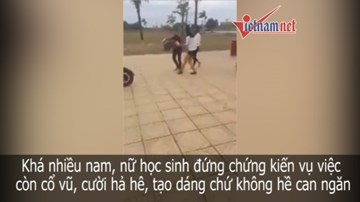 Phản cảm nhóm nữ sinh cấp 2 hò hét, cổ vũ đánh bạn dã man