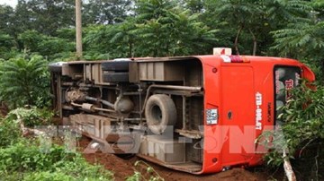 Tai nạn nghiêm trọng trên đường Hồ Chí Minh 14 người bị thương