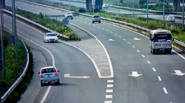 Thót tim xem ô tô đi ngược chiều trên cao tốc Nội Bài-Lào Cai