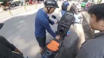 Lật tẩy thủ đoạn giả vờ hết xăng để xin tiền người đi đường