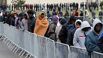 Đóng cửa Calais, người tị nạn ngập tràn đường phố Paris