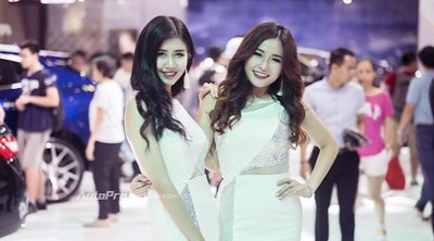 Bỏng mắt ngắm dàn người đẹp Việt sexy tại triển lãm ô tô quốc tế