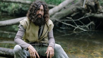 Hoài Linh hóa thân thành người rừng trong phim Tết