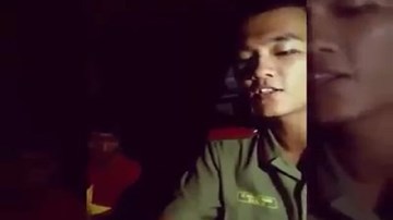 Nam sinh công an có giọng hát ấm áp 