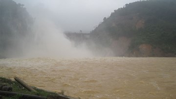 Bí thư Hà Tĩnh ngỡ ngàng khi thuỷ điện xả lũ