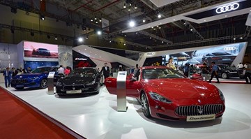 Toàn cảnh khai màn Triển lãm VIMS 2016 với sự quy tụ của hàng trăm mẫu xe khủng