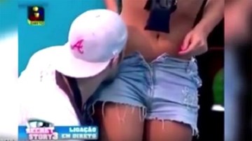 Game truyền hình cởi đồ bằng răng gây tranh cãi