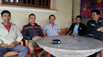 Gặp 7 người hùng lao ra dòng lũ dữ cứu sống 2 bé gái