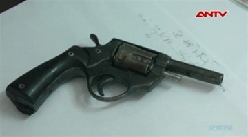 Tội phạm ma túy đất Cảng điên cuồng chống trả khi bị vây bắt