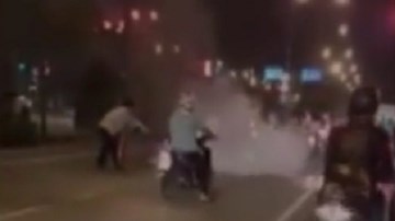 Xe máy bốc cháy ngùn ngụt trên đường vào hầm Thủ Thiêm