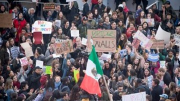 2 triệu người Mỹ ký thỉnh nguyện thư, kêu gọi đại cử tri bỏ phiếu cho bà Clinton