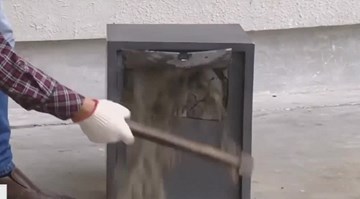 Tá hỏa két bạc, két sắt làm từ cát và xi măng độn, dùng búa đập là vỡ