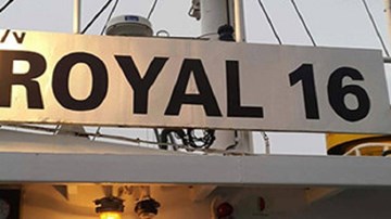 Cướp biển Philippines tấn công tàu Royal 16 bằng súng AK