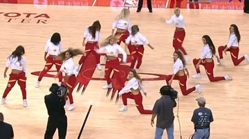 Vũ điệu quyến rũ của các cô gái Rockets Power Dancers