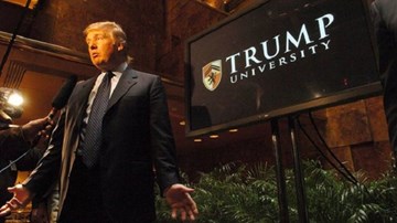 Donald Trump bồi thường 25 triệu USD trong vụ kiện Đại học Trump