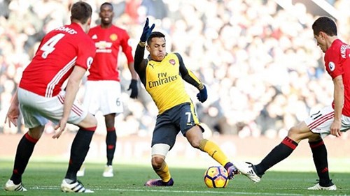 Giroud ghi bàn phút cuối, Man United hòa đau ở Old Trafford