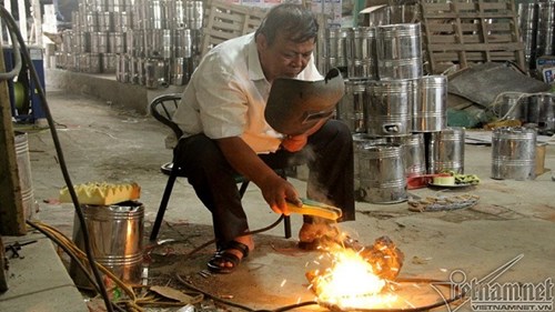 Mút xốp chống cháy kỳ bí của cựu binh tên lửa