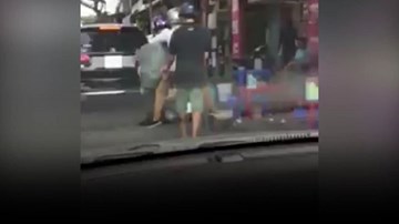 Phẫn nộ người đàn ông ngang nhiên móc túi giữa ban ngày trên đường phố Hà Nội