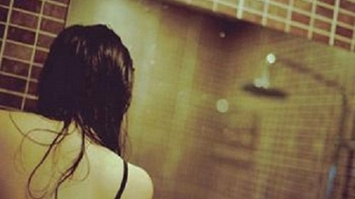 “Lộ hàng” với thợ ảnh, thành “cảnh nóng” nhà nghỉ