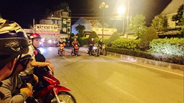 ‘Quái xế’ chặn quốc lộ để đua xe tại ngoại ô Sài Gòn