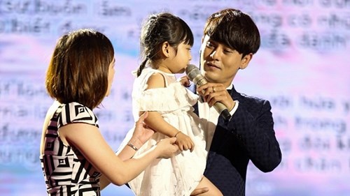 Ưng Đại Vệ trở lại vì con gái sau thời gian dài 