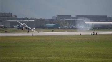 Hạ cánh lỗi, phi công Su-35 suýt phá hủy máy bay
