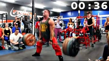 Choáng với lực sĩ nâng hơn 9 tấn trong 1 phút